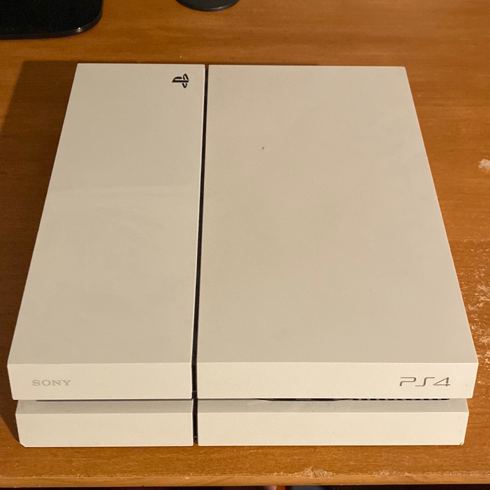 PlayStation 4 white